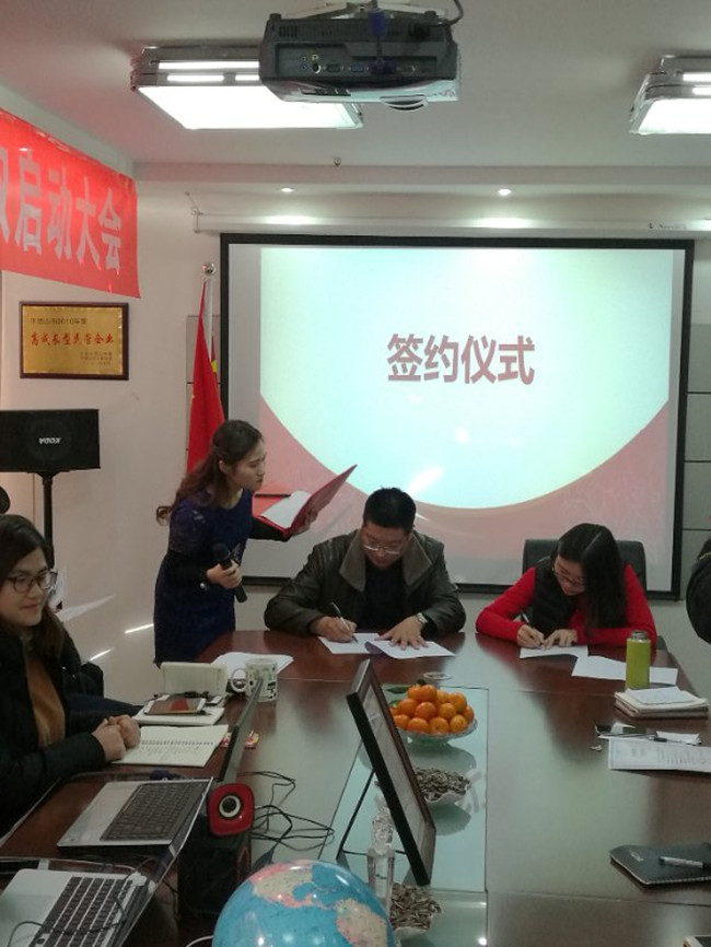 Share La conferencia de incentivos para la sucursal de Zhengzhou de Win Tone Group se celebró con éxito